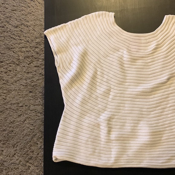 XL Uniqlo Sweater - Picture 2 of 3